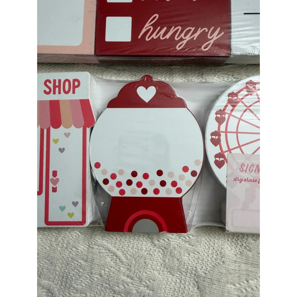 Target Bullseye Valentine's Day small tray signs One Size Red Pink